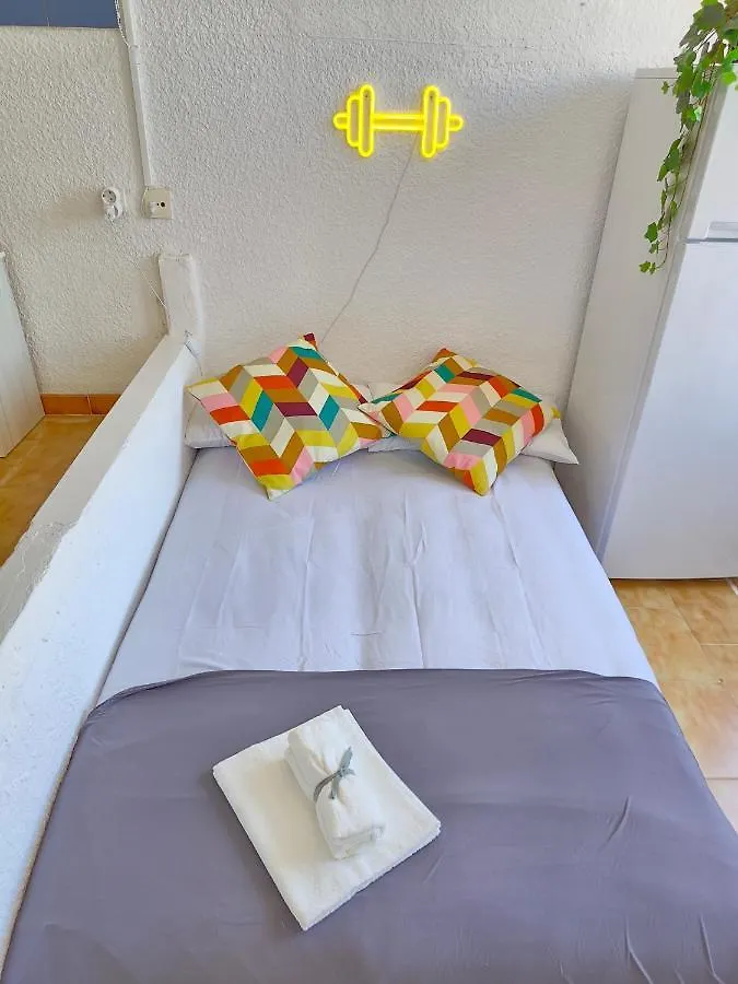 Renovado, luminoso y confortable loft con piscina La Pineda Apartamento