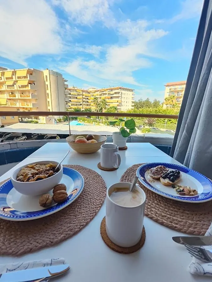 Apartamento Renovado, luminoso y confortable loft con piscina La Pineda